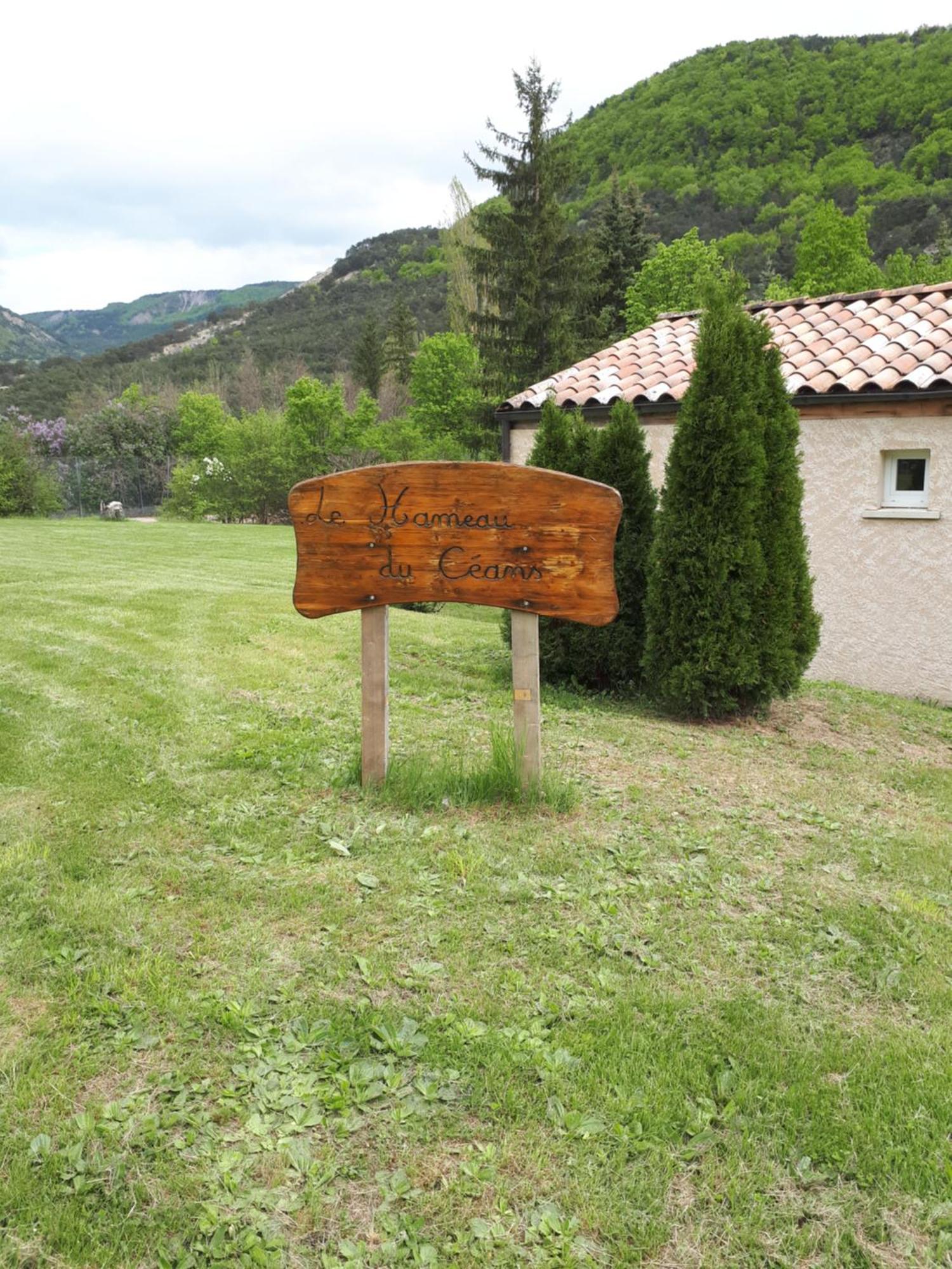 Logis Hotel Le Ceans Orpierre Exteriér fotografie