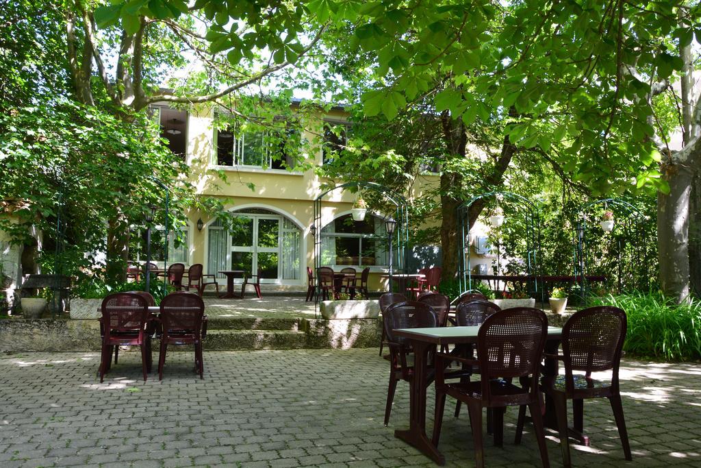 Logis Hotel Le Ceans Orpierre Exteriér fotografie